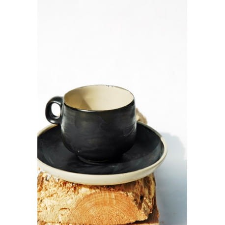 filizanka-czarna-z-talerzykiem (1).jpg